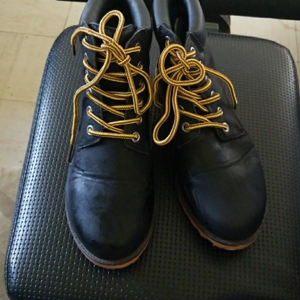 Ladies size 6 boot